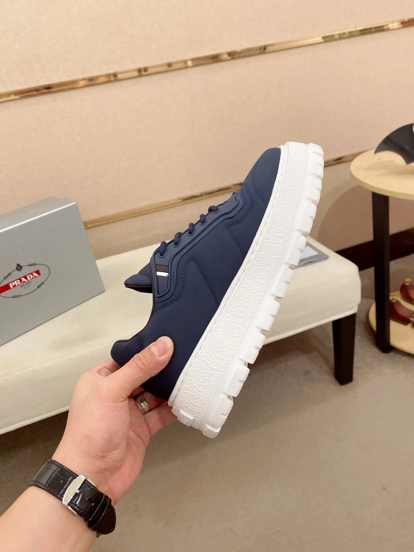 Factory price 580💰 ✔️✔️✔️High version High-quality new PRADA counters are on the market simultaneously, new men's shoes, 😘fabrics imported technological waterproof fabrics, made by pure handicrafts. Lining: Full cowhide lining. 👍🏿 High-end ☄️ air-cushion molded anti-slip rubber outsole, exquisite lines, simple and elegant, comfortable and high-end for leisure travel. Code number: 38 to 45